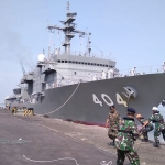 Kapal Perang AL Jepang JS Chiyoda ASR 404 -1 yang sandar di Dermaga Ujung.