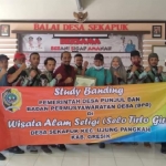 Rombongan Desa Punjul, Kota Batu saat studi banding ke Desa Sekapuk.