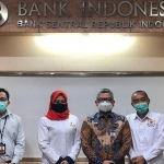 Ketua Kamar Dagang dan Industri (Kadin) Kabupaten Kediri Hj. Yekti Murih Wiyati (nomor 2 dari kiri), Kepala Perwakilan Bank Indonesia Kediri Sofwan Kurnia, dan Wakil Ketua Bidang Perbankan Kadin Kabupaten Kediri H. Khamim. (foto: ist)