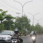 Beberapa lampu PJU di jalan Letdja Sucipto yang tak menyala. foto: SUWANDI/ BANGSAONLINE