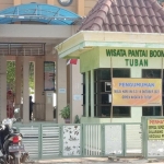 Wisata Pantai Boom di Kabupaten Tuban yang sempat buka, kembali ditutup.