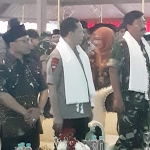 Bupati Bangkalan Abdul Latif, Panglima TNI Marsekal Hadi Tjahjanto, Kapolri Jenderal Pol Tito Karnavian dan Ketua Umum PP. Muhammadiyah Suyanto saat menyanyikan Indonesia Raya di Pendopo Agung Bangkalan, Senin (01/04/2019). foto: AHMAD FAUZI/ BANGSAONLINE