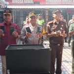 Foto bersama Kalapas Ngawi dengan kapolres, dandim dan kejari usai melakukan apel kesiapsiagaan.