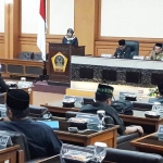 Paripurna pengesahan Raperda di DPRD Gresik.