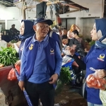 Gus Choi saat mengunjungi pasar tradisional di Surabaya. foto: DIDI ROSADI/BANGSAONLINE