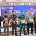 Wakapolres Pamekasan Kompol Andy Purnomo, Ketua PWI Pamekasan Hairul Anam, Dandim 0826/Pamekasan Letkol Inf. Ubaidillah, dan Forkopimda Pamekasan.