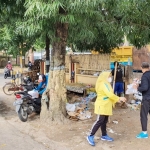 Kajari Sumenep berbaur dan berbagi kepada masyarakat dalam rangka wujudkan Bismillah Melayani.