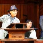 Profesor Kiyoshi Mabuchi saat presentasi mengenai kulit pisang, di Universitas Harvard. Foto:repro en.ria.ru