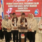 Marhaen Djumadi saat konferensi pers di KPU Nganjuk.