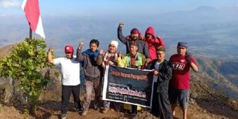 ​Peringati HUT ke-74 Kemerdekaan RI, Komunitas Wartawan Ponorogo Jelajah Negeri di Atas Awan