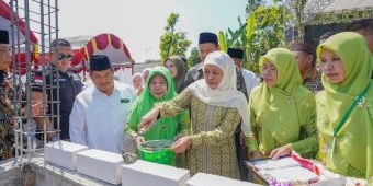 Peletakan Batu Pertama Masjid Darussalam Trucuk Bojonegoro, Khofifah Bahas soal Perdamaian Gaza