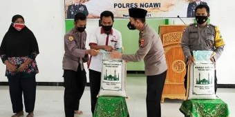 Jajaran Polres Ngawi Awali Penyaluran Zakat dari Anggota dan Bhayangkari