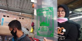 Berkah Ramadhan, Pengusaha Sablon Kantong Zakat di Jombang Banjir Order