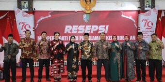 Resepsi HUT ke-79 RI, Pj Bupati Sampang Beri Penghargaan untuk Sejumlah Pihak