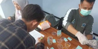 Dukung Gerakan Kampus Bersinar, Mahasiswa Uniska Kediri Tes Urine Mandiri