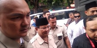 ​Capres 02 Jenguk Ahmad Dhani di Rutan Medaeng