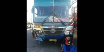 Ceroboh saat Masuk ke Terminal, Bus Sumber Selamat di Ngawi Tewaskan Pengendara Motor