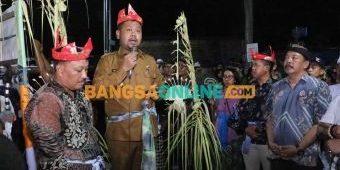 Sambut Hari Raya Nyepi, Warga Desa Laban Gresik Gelar Pawai Ogoh-Ogoh