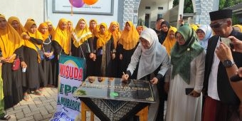 Anggota DPRD Jatim Ning Fitri Resmikan Gedung Yayasan Al Mubarok Ngerong