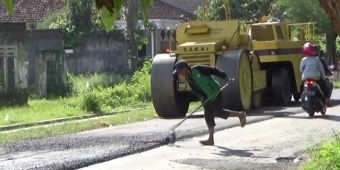 Hadapi Mudik Lebaran, Perbaikan Jalan di Sumenep Dikebut