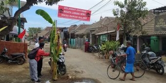 Protes Jalan Rusak, Warga di Sepanjang Jalan Alternatif Kabupaten Pasuruan-Sidoarjo Pasang Banner