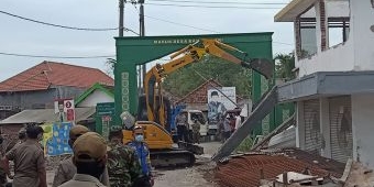 Proyek Peningkatan Jalan, 23 Bangunan Liar di Kedungbanteng Sidoarjo Dirobohkan