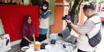 Rekam E-KTP untuk Warga Disabilitas, Petugas Dispendukcapil Kabupaten Kediri Keliling Kampung