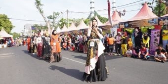 Kenalkan Potensi Wisata kepada Dunia, Pemkab Lamongan Gelar Street Fashion di World Tourism Day 2022