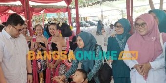 Mas Dhito Serahkan Hadiah Juara Lomba Desa dan 10 Program Pokok PKK se-Kabupaten Kediri 2023