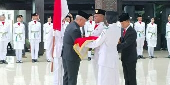 Pj Bupati Nganjuk Kukuhkan Paskibraka HUT ke-79 RI