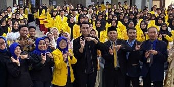 UT Gelar OSMB, Bupati Tuban Beri Hadiah 3 Laptop dan Beasiswa untuk Mahasiswa