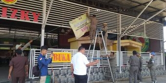 Pembayaran Pajak tak Transparan, Puluhan Rumah Makan di Bangkalan Dipasang Banner Teguran