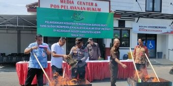 Kejari Kabupaten Kediri Musnahkan Barang Bukti Tindak Pidana, Mulai Uang Palsu hingga Narkoba