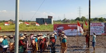 Petani Masangan Gelar Upacara di Tengah Sawah