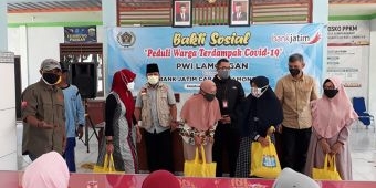 Peduli Warga Terdampak Covid-19, PWI Lamongan Bersama Bank Jatim Salurkan Bantuan Paket Sembako