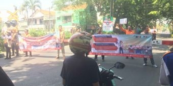 KAI Commuter 8 Surabaya Lakukan Sosialisasi Keselamatan Perlintasan Sebidang di JPL 05 Ambengan