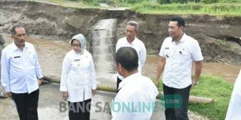 Plengsengan Sungai Bandar Kedungmulyo Makin Tergerus, Pemkab Jombang Minta Pemprov segera Perbaiki