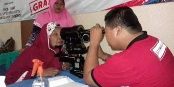 LPM Merak Situbondo Kembali Gelar Pemeriksaan dan Operasi Mata Gratis