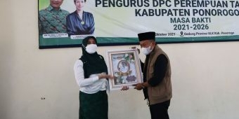 Disaksikan Bupati, Wabup, Hingga Kepala Desa, Ning Lia Lantik Pertani Ponorogo