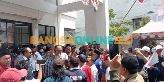 Aktivis Gertap Geruduk Bawaslu Pasuruan Buntut Dugaan Kerja Sama Dukungan Paslon dengan PPDI