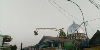 Sepekan Lampu PJU di Senori Mati, Pedagang Kecil Merugi