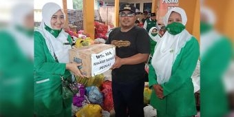 Peduli Banjir Kepulungan, Banser Kerja Bakti, Muslimat dan Fatayat Gerojok Sembako