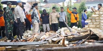 Pj. Gubernur Jatim Minta Bangunan Rusak Terdampak Angin Kencang di Pamekasan Segera Direkonstruksi