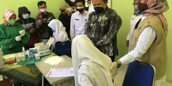 Antusias Siswa Tinggi, Vaksinasi Pelajar SMKN 5 Jember Diapresiasi Bupati Hendy