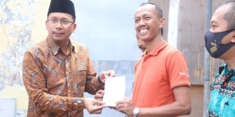 Bupati Sidoarjo Serahkan Bantuan Bagi Korban Puting Beliung