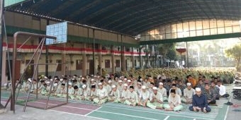 Gelar Doa Bersama, Siswa-siswi Khadijah Diimbau Teladani Perilaku Mbah Moen