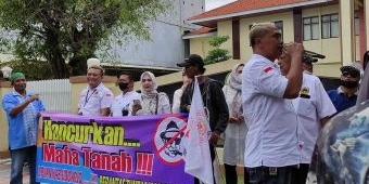 Tuntut Penanganan Sengketa Lebih Transparan, Puluhan Korban Mafia Tanah Demo di Depan PN Sidoarjo