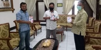 Bupati Pacitan Terima Bantuan dari BRI dan PT Intan Pariwara