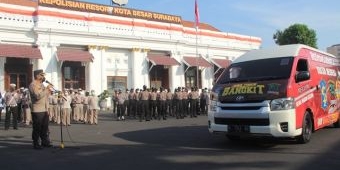 Jumat Berkah, Polrestabes Surabaya Salurkan Ribuan Paket Bansos Sembako