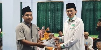 Peduli Terhadap Guru Ngaji dan Madin, Pengusaha H. Muhammad Imron Bagikan Seribu Kacamata